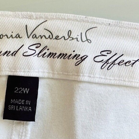 NWT GLORIA VANDERBILT Women Classic Rise White Denim Amanda Shorts Plus Size 22W - Picture 4 of 6